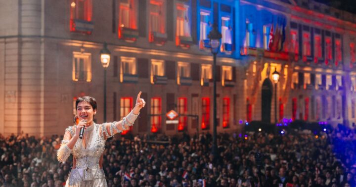 Aye Alfonzo deslumbró en el Festival de la Hispanidad con la bandera paraguaya