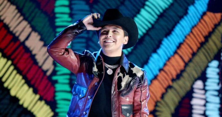 Christian Nodal le estaría mironeando a la novia de otro cantante