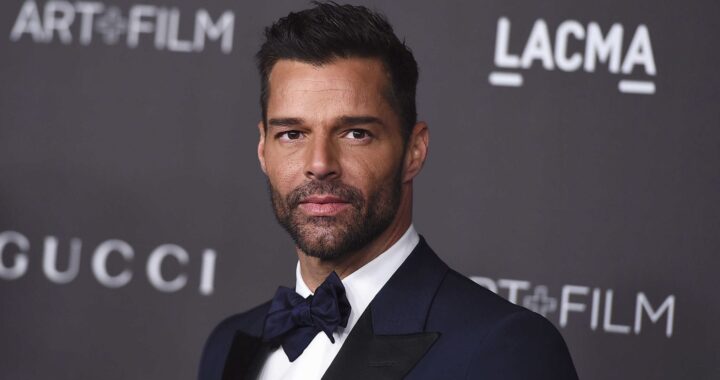 Ricky Martin es acusado de abandonar a su padre