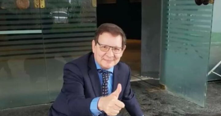 Carlos Martini se mostró emocionado al regresar al noticiero