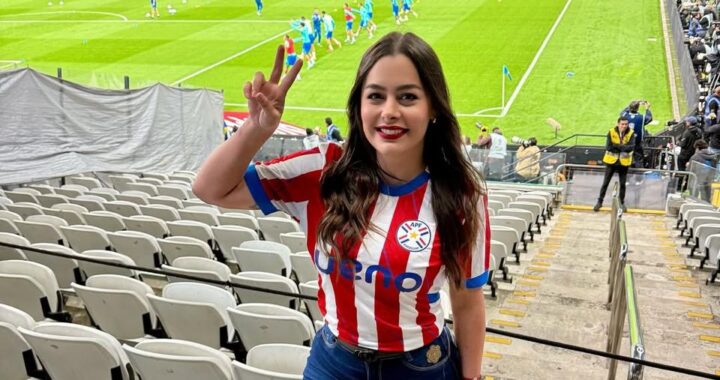 ¡Falsa Larissa Riquelme pide saldo! La modelo alertó sobre intento de fraude