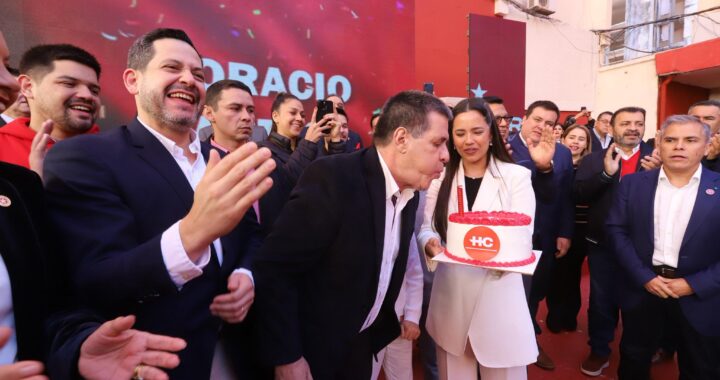 Horacio Cartes festeja sus 69 años rodeado de dirigentes colorados