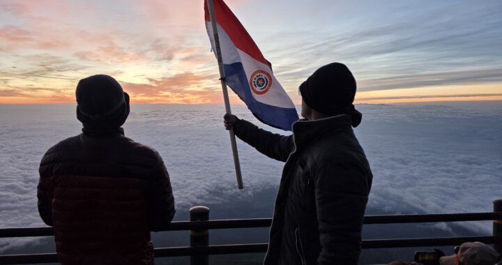 Yoshio Gono llevó la bandera paraguaya a la cima más alta de Japón