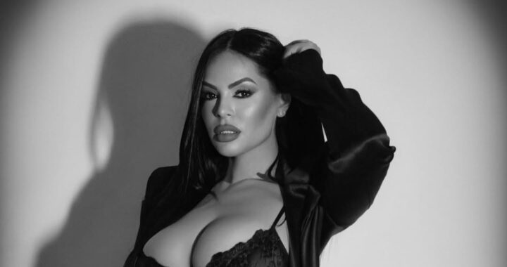 ¿Mensaje para alguien? Seini Kim posa en lencería y lanza una frase con doble filo