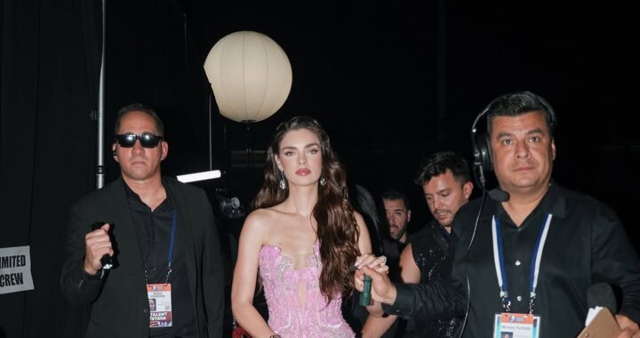 Nadia Ferreira deslumbra con seis impactantes vestidos en los Premios Juventud