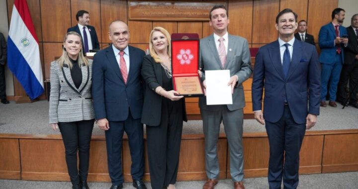 Adela Mercado, una voz que hizo historia, fue homenajeada en el Congreso