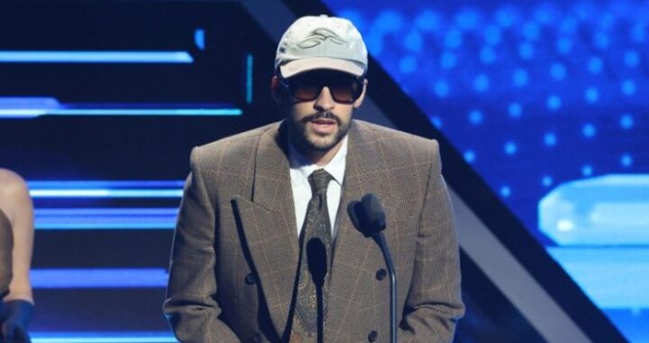 Bad Bunny brilla en los Billboard Latinos y se prepara para el Super Bowl