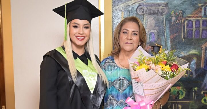 Fátima Román recibió su título de periodista y compartió su emoción con lágrimas