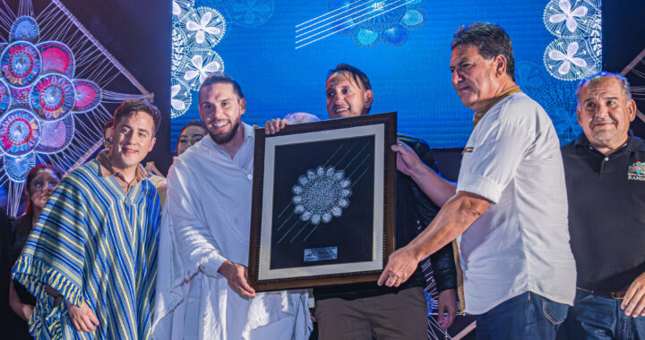 Néstor Ló y Los Caminantes brillan en el Festival Nacional del Ñandutí