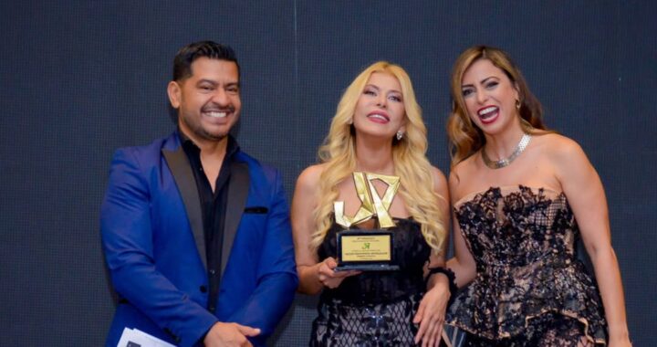 De las pasarelas a los medios, Karina Cardozo triunfa en Premios Juventud