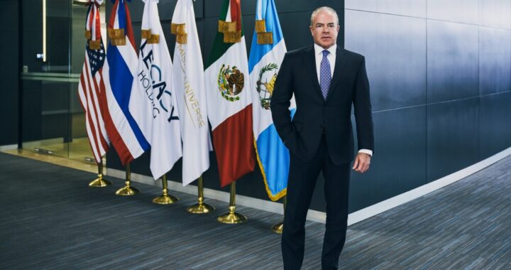 El propietario de Miss Universo, bajo investigación por presunto comercio ilícito