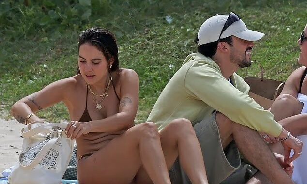 Bad Bunny reaparece junto a su ex en playas australianas y confirma su reconciliación