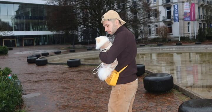 Julio Enciso sorprendió en París con un accesorio que marca tendencia en Europa