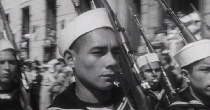 “Bajo las banderas, el sol” vuelve al cine y reaviva la memoria histórica
