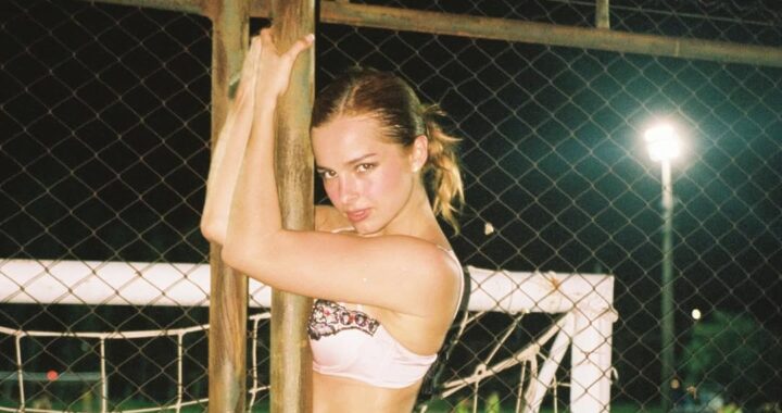 Addison Rae causó furor con una sesión inesperada en Paraguay