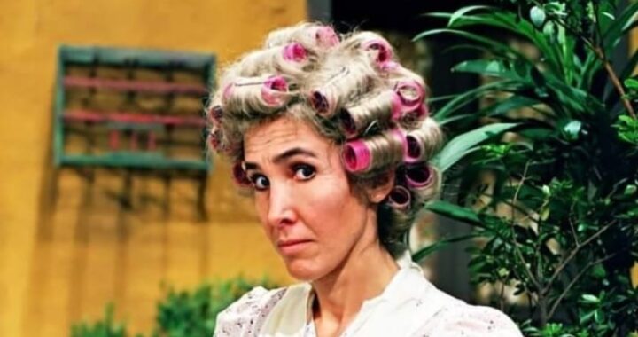 Cristian Castro se transforma en Doña Florinda y conquista a su creadora