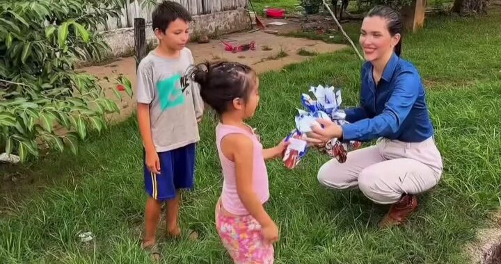 Gretha Mathiauda llevó alegría al interior y compartió un mensaje solidario 