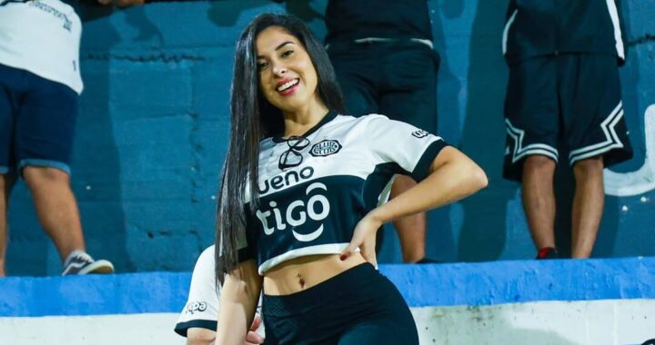 La madrina de Olimpia cruzó fronteras para alentar al equipo en Chile
