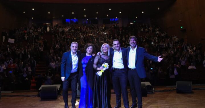 Mocedades enamoró a las madres paraguayas en un concierto inolvidable