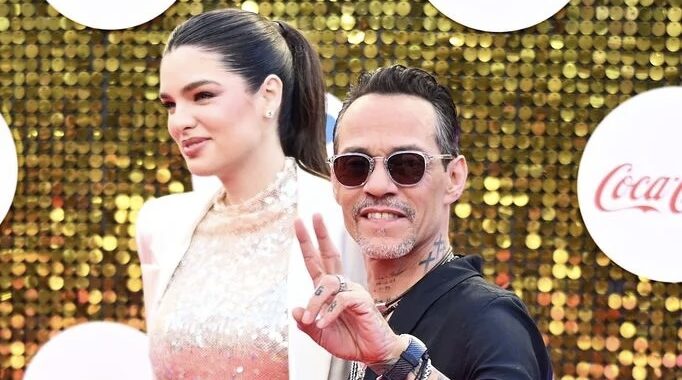 Nadia Ferreira deslumbró en la alfombra roja junto a Marc Anthony