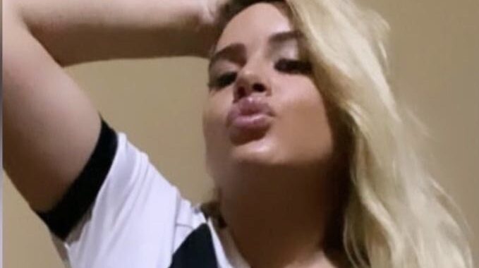 ¡TERRIBLE PERCANCE! Lorena Torres, Madrina del Guma,  choca contra un árbol con su lujoso vehículo